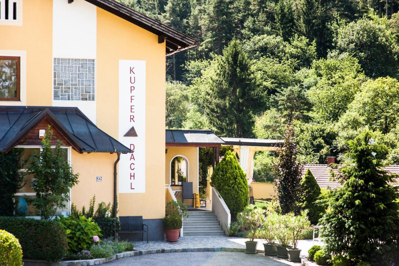 Hotel Kupfer-Dachl à Katzelsdorf Extérieur photo
